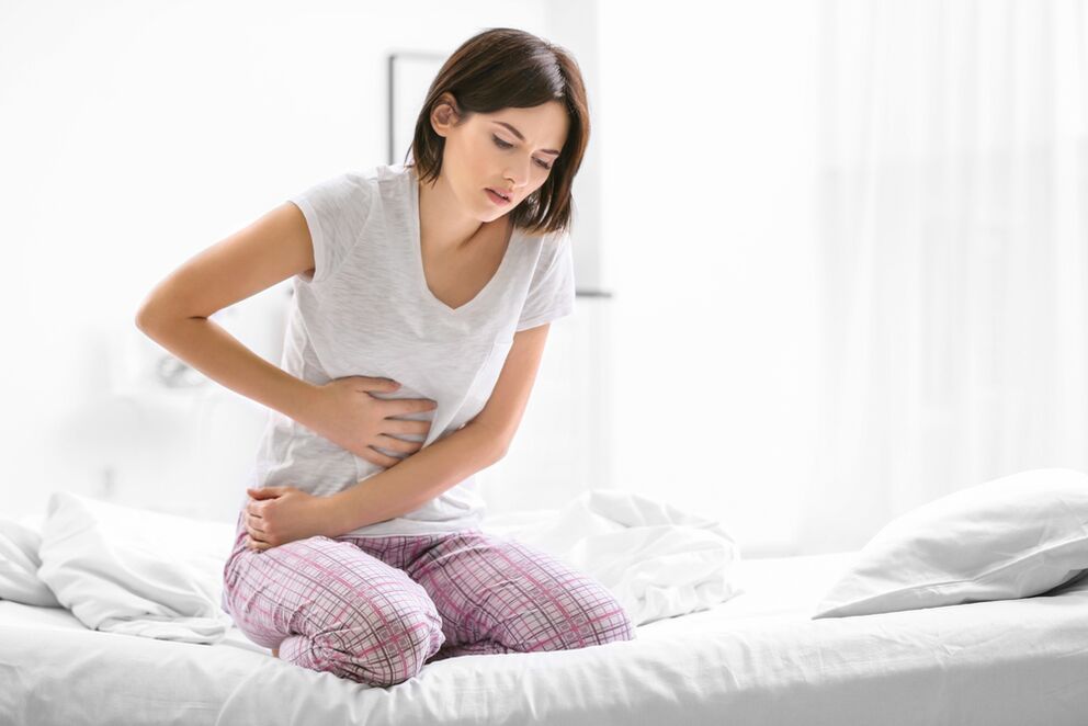 dor abdominal como um sintoma da presença de parasitas